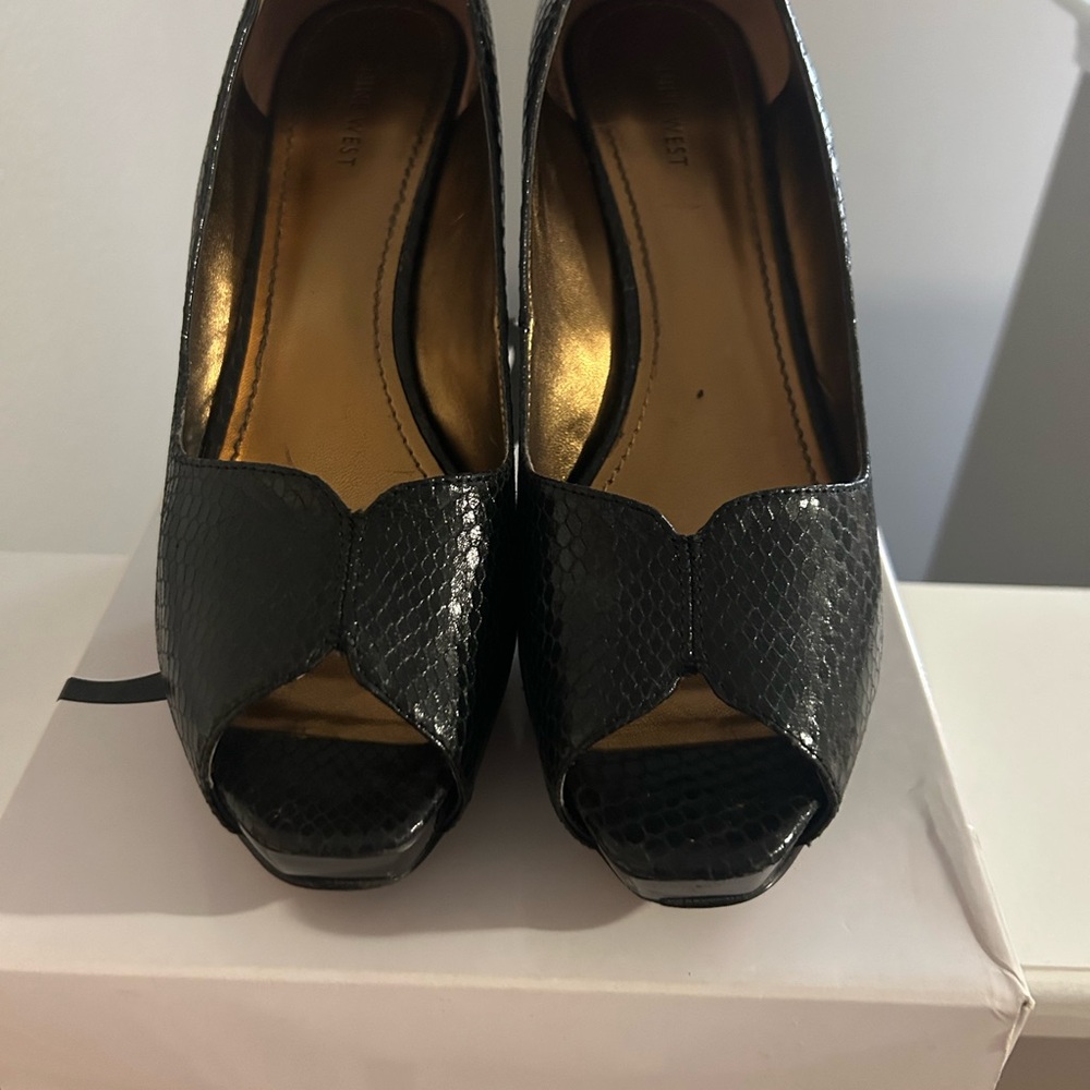 Nine West Black Textured Peep-Toe Heels